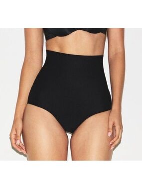SKIMS Sculpting High-Waist  Butt Lifting Briefs in Black